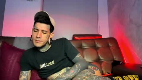 Snapshot of cleosexxx chatting on June 11, 5:49 am cleo y maikol online show from June 11, 5:49 am
