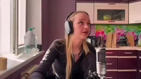 cleotildeamsinger online show from May 3, 11:27 am