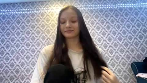 Snapshot of cleotilderinde chatting on December 2, 4:13 pm Cleo online show from December 2, 4:13 pm