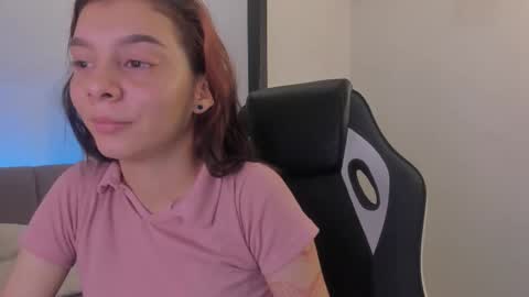 cleowhite_ online show from February 18, 9:00 pm