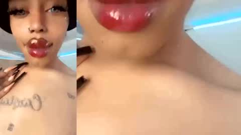 Snapshot of clermontt chatting on September 21, 2:29 pm clermontt online show from September 21, 2:29 pm