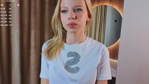 Aria online show from December 1, 3:06 pm