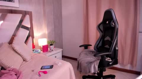 clhoe_johnson_ online show from October 2, 2:40 am