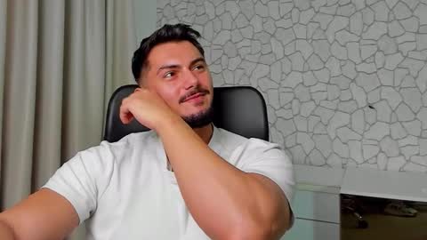 Snapshot of clintmasterss chatting on November 28, 6:49 am ClintMasterss online show from November 28, 6:49 am