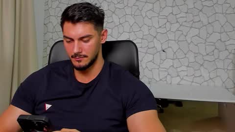 Snapshot of clintmasterss chatting on December 2, 6:41 am ClintMasterss online show from December 2, 6:41 am