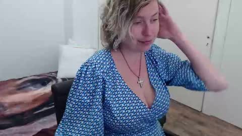 Syl  online show from February 17, 9:28 am