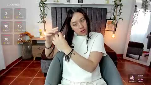 Snapshot of cloe_7 chatting on June 19, 2:21 pm cloe_7 online show from June 19, 2:21 pm