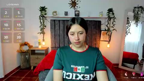 Snapshot of cloe_7 chatting on June 23, 1:31 pm cloe_7 online show from June 23, 1:31 pm