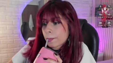 Snapshot of cloe__hills chatting on December 9, 3:22 pm Cloe online show from December 9, 3:22 pm