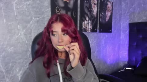 Snapshot of cloe__hills chatting on February 14, 2:54 pm Cloe online show from February 14, 2:54 pm