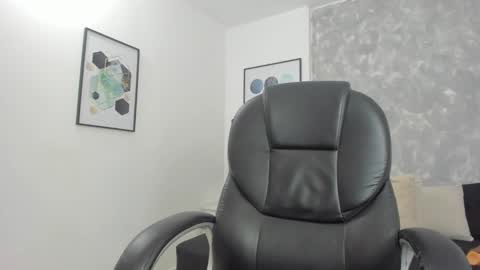 Snapshot of cloe_amazingg chatting on December 5, 12:52 am Cloe online show from December 5, 12:52 am