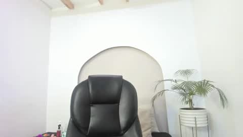 Snapshot of cloe_amazingg chatting on January 13, 2:22 pm Cloe online show from January 13, 2:22 pm