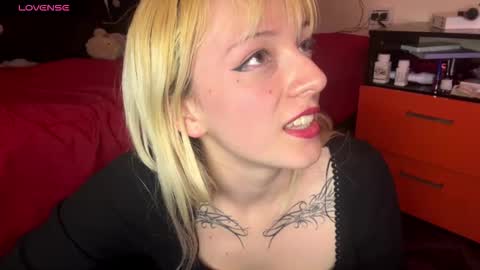  CLOE  online show from October 17, 12:25 am