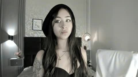 Snapshot of cloe_martinez_ chatting on February 23, 11:36 pm Cloe online show from February 23, 11:36 pm