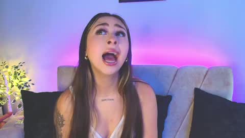 Snapshot of cloe_martinezz_ chatting on April 29, 5:17 pm cloe_martinezz_ online show from April 29, 5:17 pm