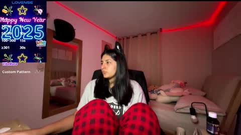 cloe small online show from November 11, 7:08 am