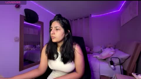 cloe small online show from November 14, 8:02 am