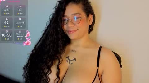 Snapshot of cloebunny_ chatting on January 18, 11:03 am Cloe Bunny online show from January 18, 11:03 am