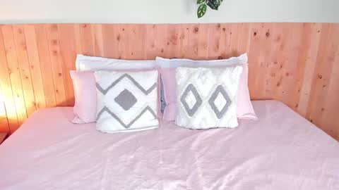 Snapshot of cloehsmiith chatting on February 6, 11:13 am Chloe Smith online show from February 6, 11:13 am