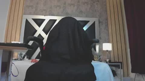 lady cloe person online show from May 5, 11:57 pm