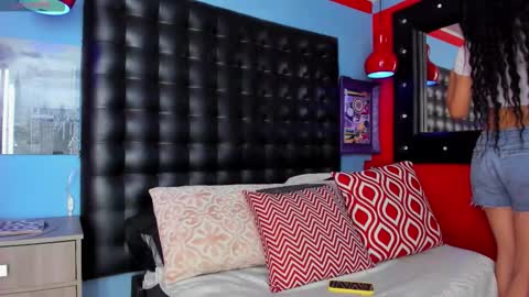 ---Cloe--- online show from November 18, 2:54 pm