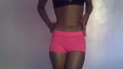 Snapshot of cloudy_bella chatting on April 11, 8:18 am Ella online show from April 11, 8:18 am