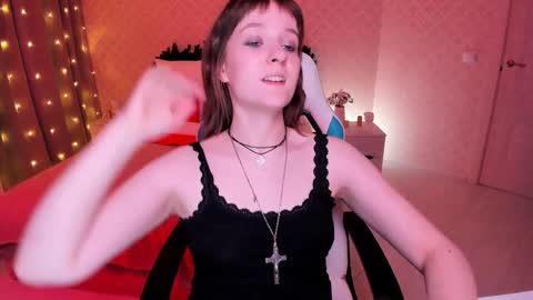 Snapshot of clover_red chatting on December 29, 8:37 pm Clover follow me online show from December 29, 8:37 pm