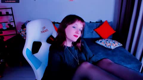Snapshot of clover_red chatting on January 3, 7:07 pm Clover follow me online show from January 3, 7:07 pm