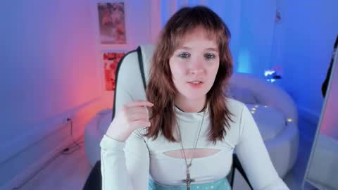 Snapshot of clover_red chatting on March 4, 9:51 am Clover follow me online show from March 4, 9:51 am