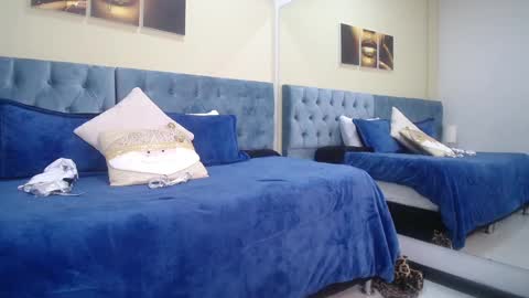 Snapshot of clown_face chatting on December 4, 6:00 am emely dolce online show from December 4, 6:00 am