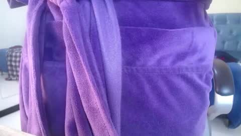 Snapshot of clown_face chatting on December 5, 8:11 am emely dolce online show from December 5, 8:11 am