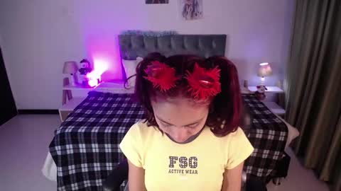 Snapshot of clown_face chatting on December 13, 2:21 am emely dolce online show from December 13, 2:21 am