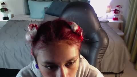 Snapshot of clown_face chatting on December 23, 1:29 am emely dolce online show from December 23, 1:29 am