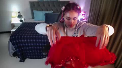 Snapshot of clown_face chatting on December 24, 3:38 am emely dolce online show from December 24, 3:38 am