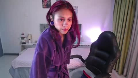 Snapshot of clown_face chatting on January 4, 9:32 am emely dolce online show from January 4, 9:32 am