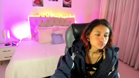 Snapshot of clown_face chatting on September 29, 3:33 am emely dolce online show from September 29, 3:33 am