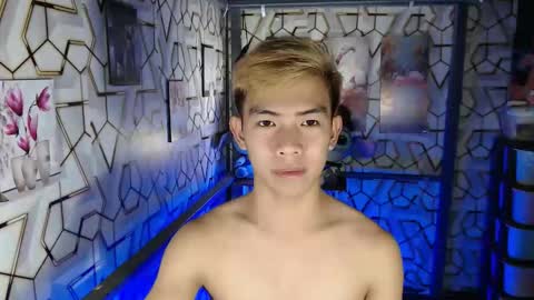 Snapshot of clyde_twinkx chatting on December 1, 6:02 pm clyde_twinkx online show from December 1, 6:02 pm