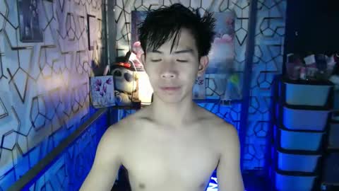 Snapshot of clyde_twinkx chatting on January 5, 6:11 pm clyde_twinkx online show from January 5, 6:11 pm