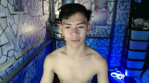 Snapshot of clyde_twinkx chatting on January 6, 7:50 pm clyde_twinkx online show from January 6, 7:50 pm