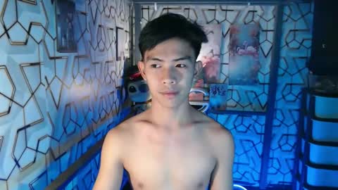 Snapshot of clyde_twinkx chatting on January 7, 6:43 pm clyde_twinkx online show from January 7, 6:43 pm