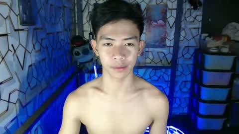 Snapshot of clyde_twinkx chatting on January 9, 7:00 am clyde_twinkx online show from January 9, 7:00 am