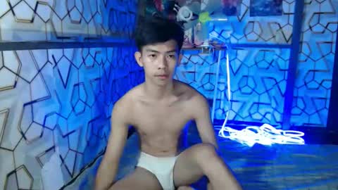 Snapshot of clyde_twinkx chatting on January 18, 7:50 pm clyde_twinkx online show from January 18, 7:50 pm