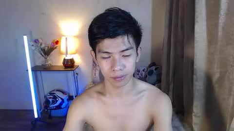 Snapshot of clyde_twinkx chatting on February 2, 10:03 am clyde_twinkx online show from February 2, 10:03 am