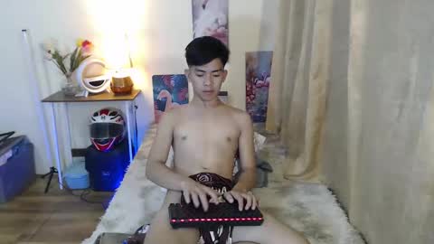 Snapshot of clyde_twinkx chatting on February 5, 10:25 pm clyde_twinkx online show from February 5, 10:25 pm