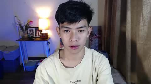 Snapshot of clyde_twinkx chatting on February 8, 3:04 pm clyde_twinkx online show from February 8, 3:04 pm