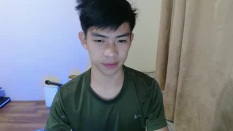 Snapshot of clyde_twinkx chatting on February 22, 9:35 pm clyde_twinkx online show from February 22, 9:35 pm