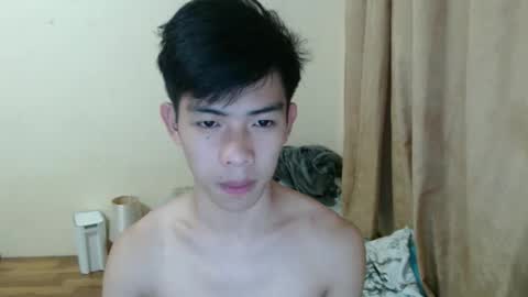 Snapshot of clyde_twinkx chatting on February 23, 9:45 pm clyde_twinkx online show from February 23, 9:45 pm