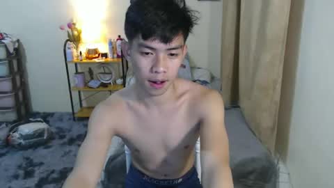 Snapshot of clyde_twinkx chatting on March 18, 6:33 pm clyde_twinkx online show from March 18, 6:33 pm