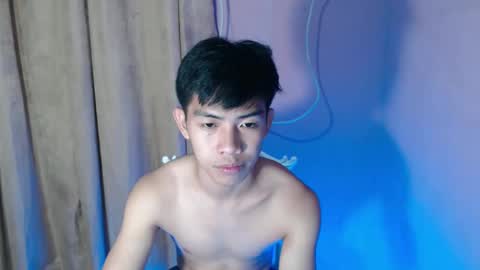 Snapshot of clyde_twinkx chatting on March 24, 2:22 pm clyde_twinkx online show from March 24, 2:22 pm