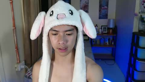 Snapshot of clyde_twinkx chatting on April 10, 8:46 pm clyde_twinkx online show from April 10, 8:46 pm